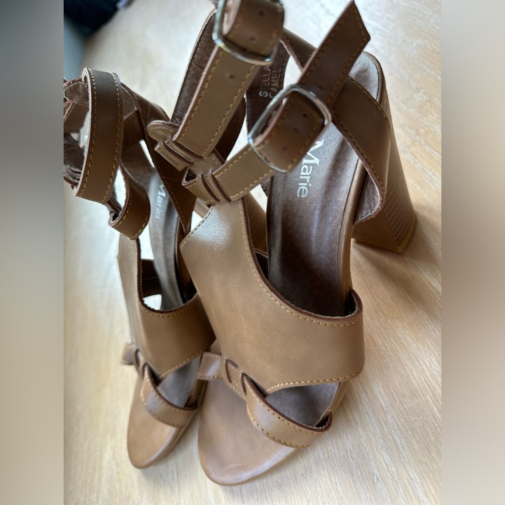 Bella Marie Women’s size 6 sandal